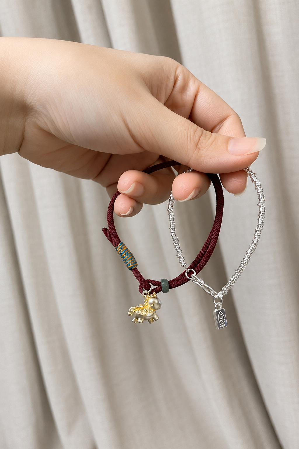 Bracelet à cordon rouge OMNAGAR « Cheval doré des Bénédictions » - Argent fin S999 plaqué or