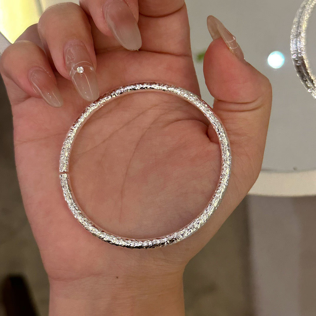 OMNAGAR “Hammered Radiance” 999 Fine Silver Bangle